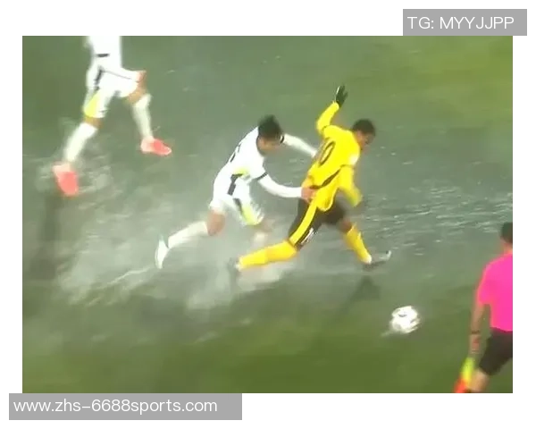 雨中足球赛搞笑瞬间大盘点让你笑到停不下来